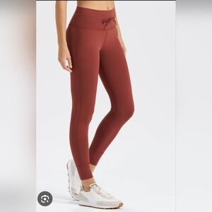 Vuori Daily Legging In Color Spice